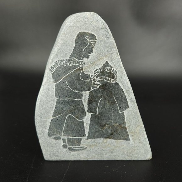 Inuit Eskimo Carving Etching Soapstone Soap Stone Sculpture CAN Igloo Tag Signed - Picture 2 of 13